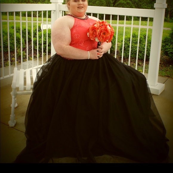 Prom dress - Picture 2 of 3